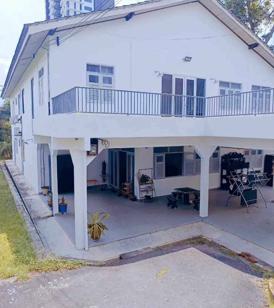 There'S A Borneo Guesthouse Johor Bahru